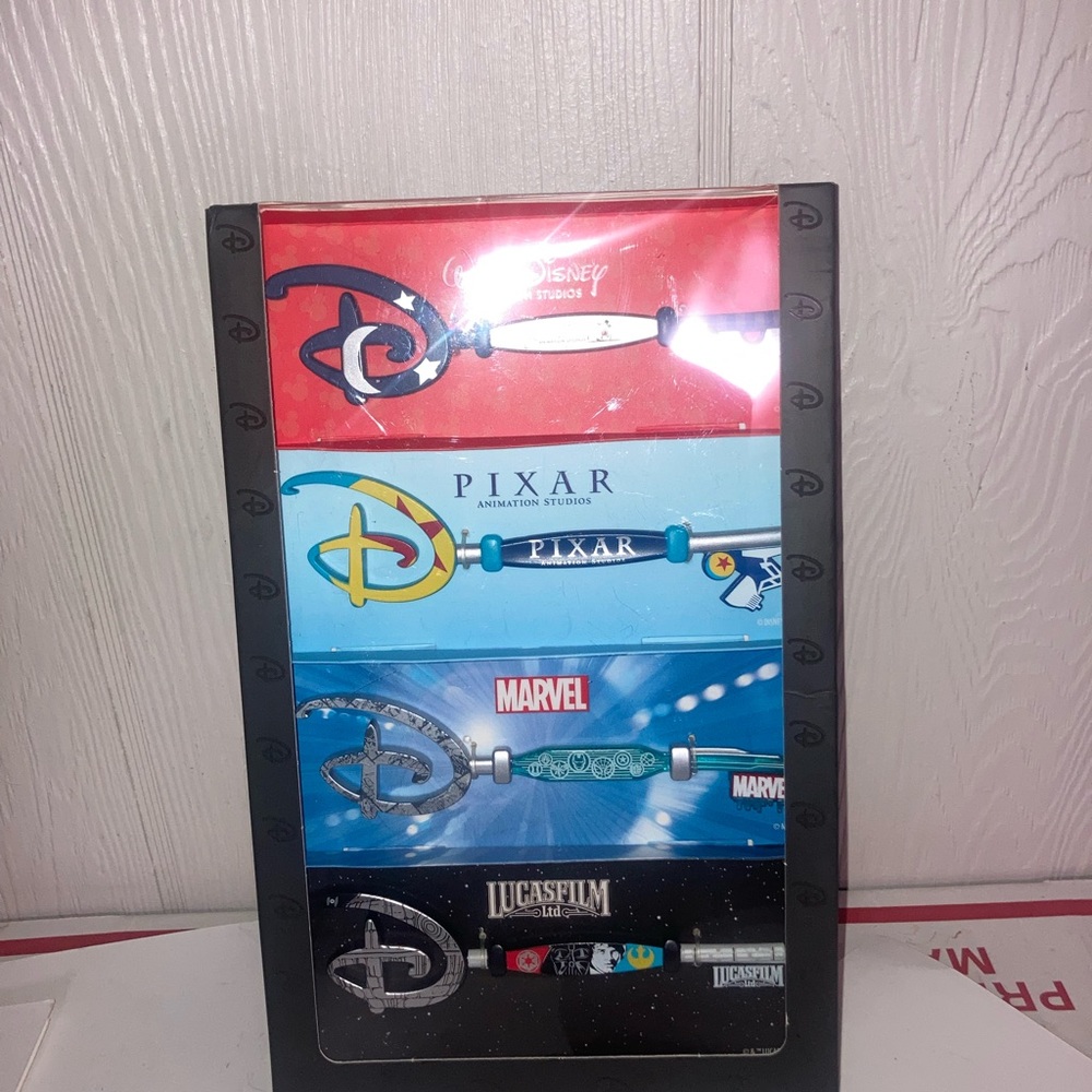 NEW Disney Parks Collector Key Starter Pack